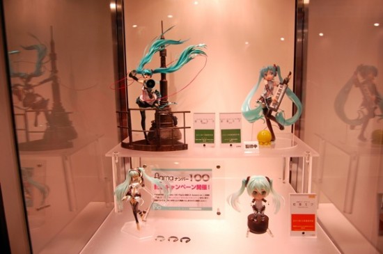 初音ミクのフィギュアが４体