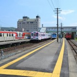 三陸鉄道36形とリゾートうみねこ、八戸線が久地駅に集​結