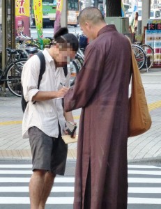 謎の僧侶、詐欺、募金詐欺