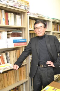 牛嶋徳太朗,右翼