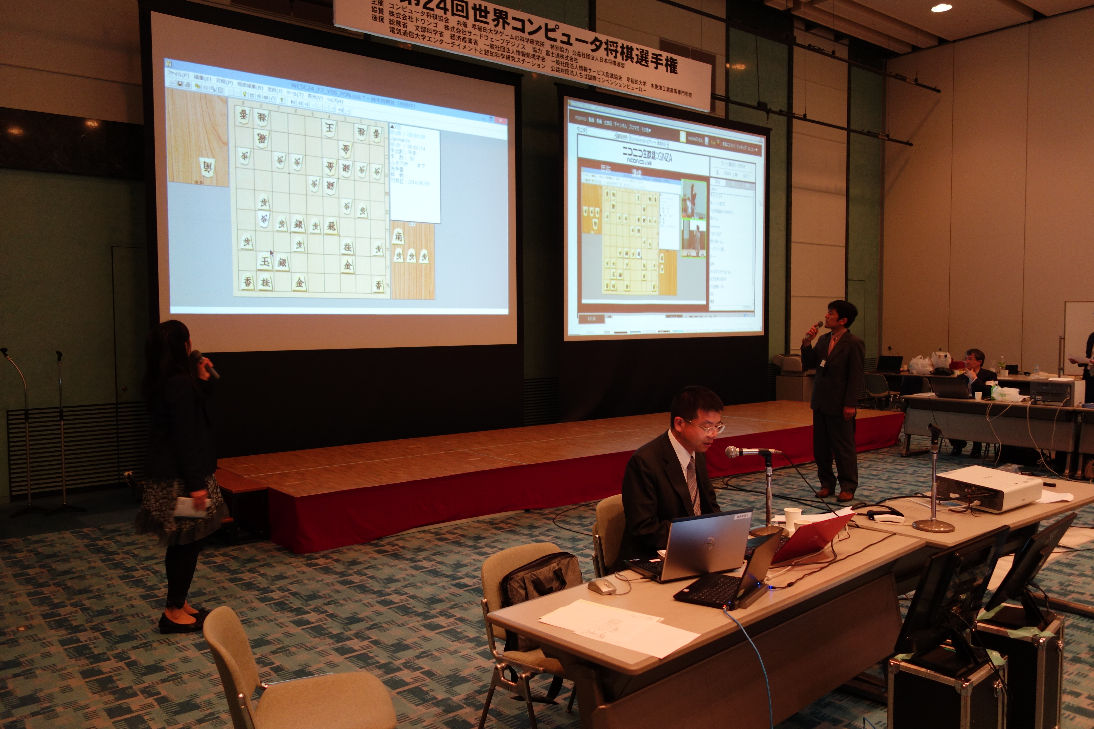 決勝ではプロ棋士による解説会も行われた