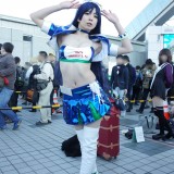 寒空の下、胸元や背中も露わに！「コミケ89」美女コスプレイヤー写真集【2日目】