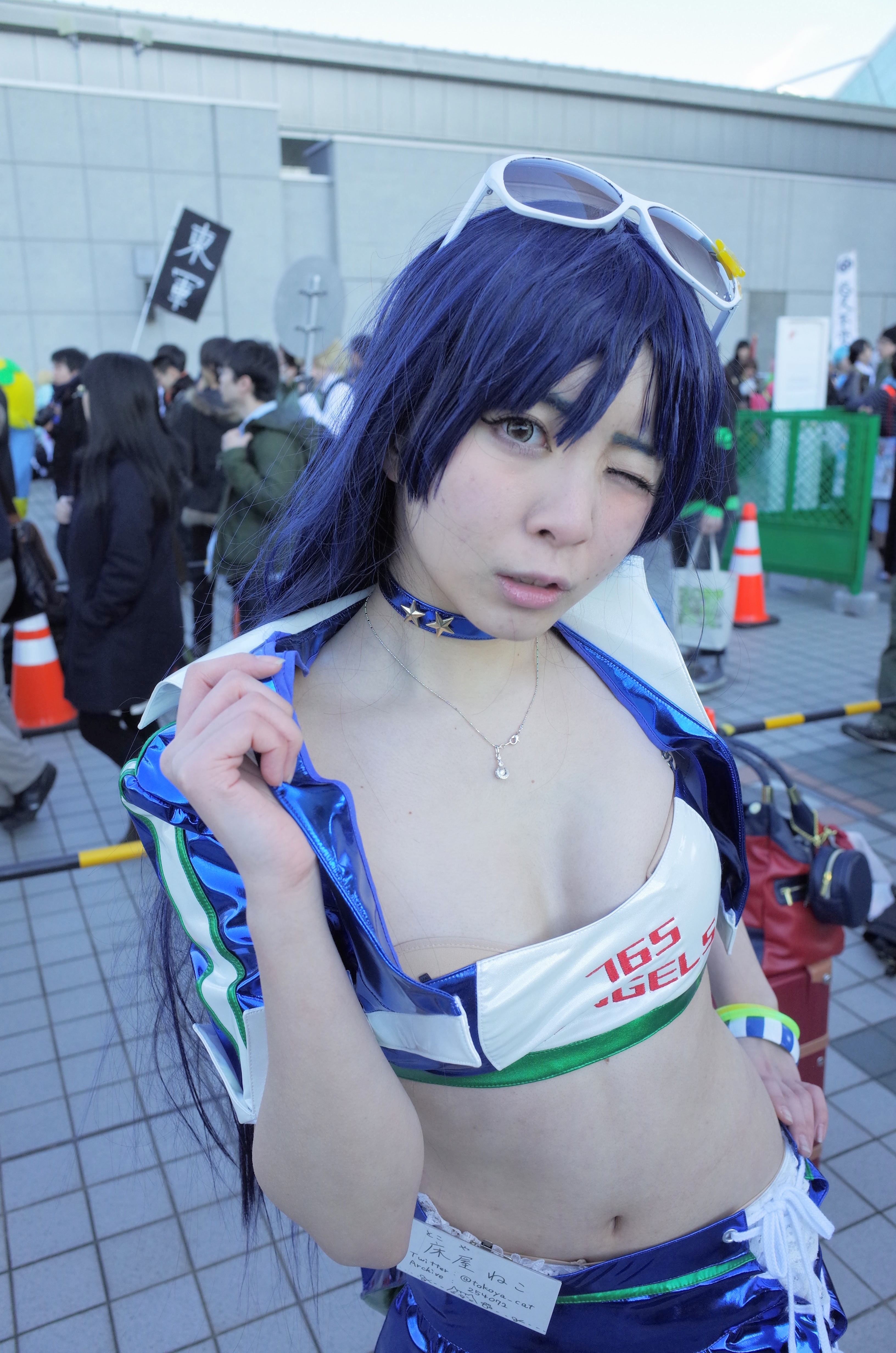 寒空の下、胸元や背中も露わに！「コミケ89」美女コスプレイヤー写真集【2日目】