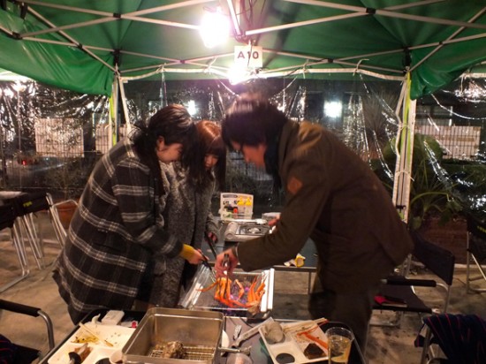 忘新年会の店選び。変化球なら新橋で“牡蠣食べ放題 冬のBBQ”でキマリ！【PR】