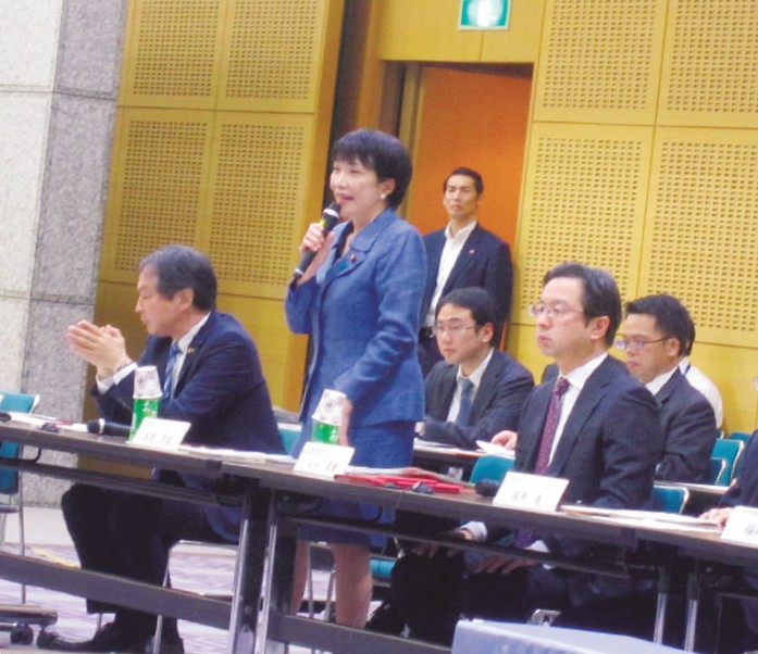 安倍首相と有識者会議