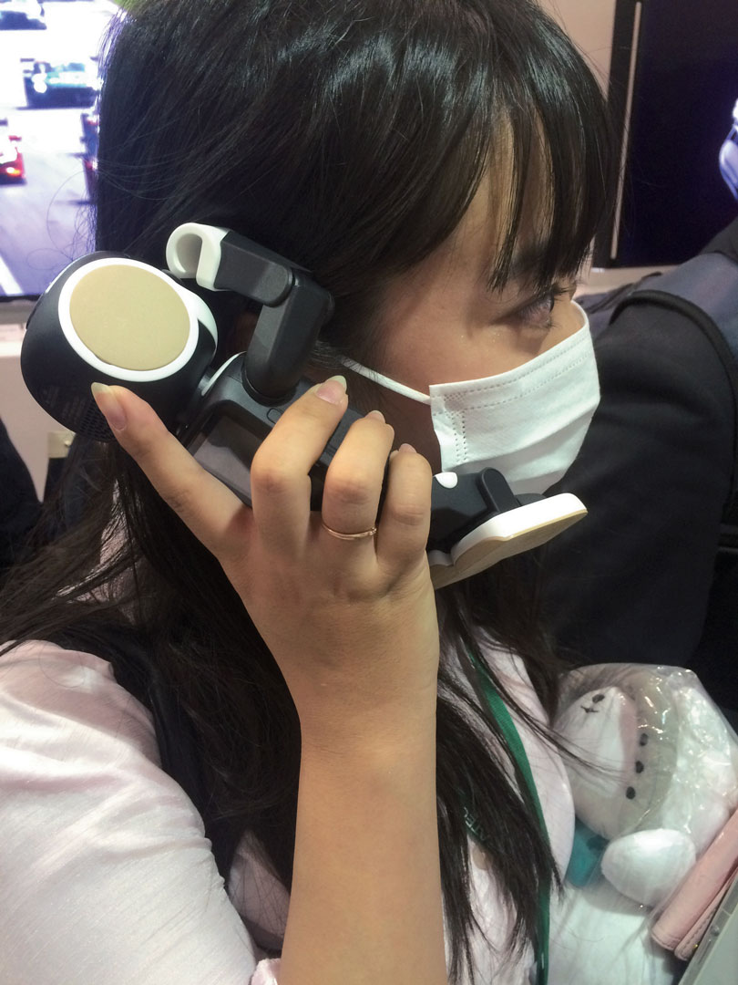 ロボットの形をしたスマートフォン RoBoHoN（ロボホン）