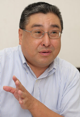 河岸宏和氏