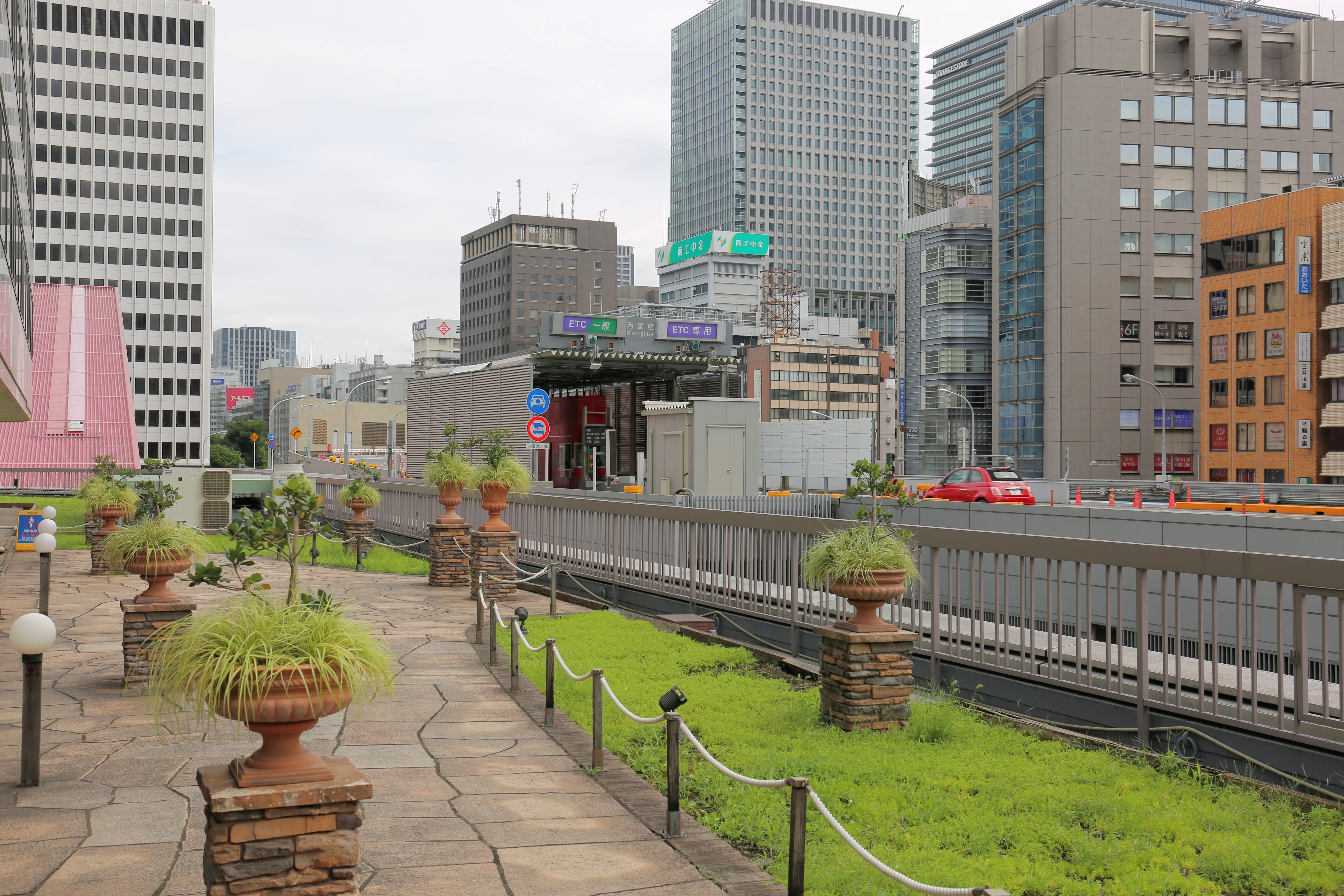 池袋、銀座、新宿…都内屋上のサボリスポットを５段階評価で徹底比較