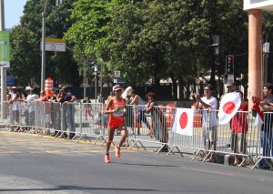 残り1km、スパートする福士選手