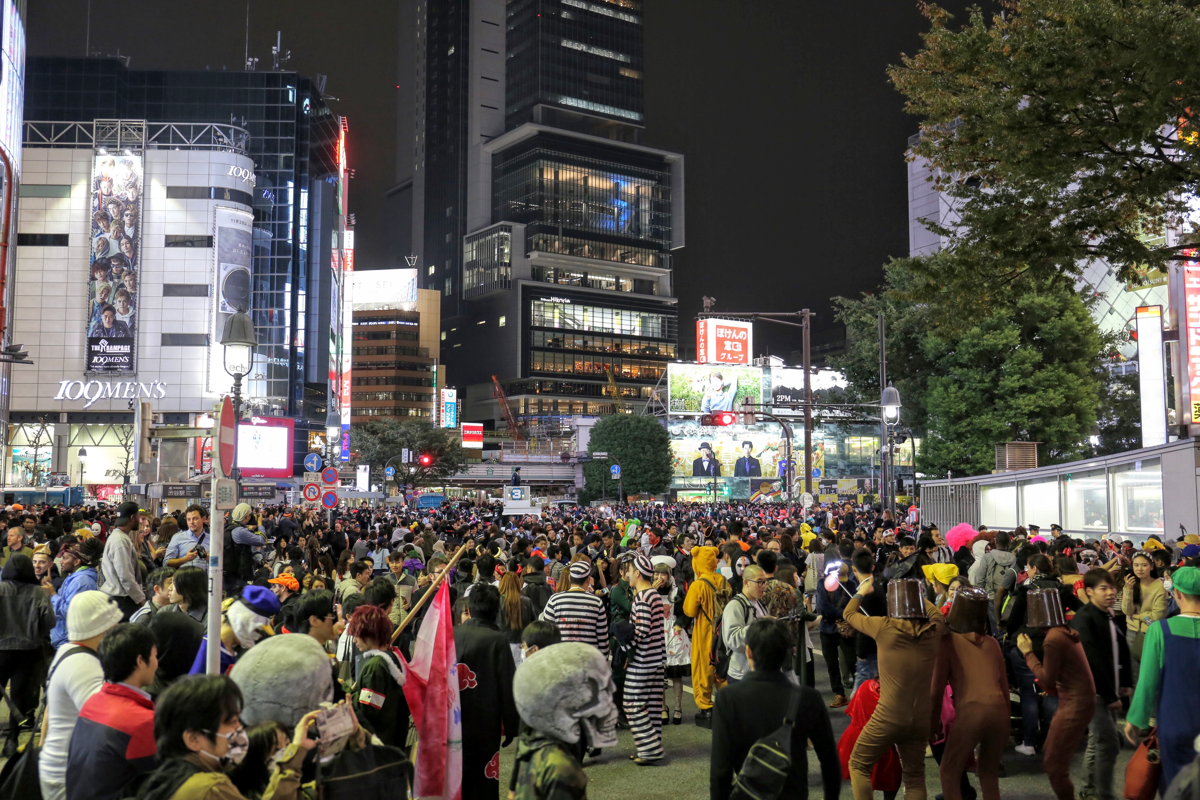 渋谷スクランブル交差点前・ハロウィン美女コスプレ集