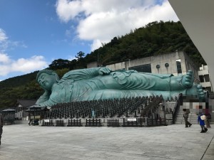 世界一のブロンズ涅槃像