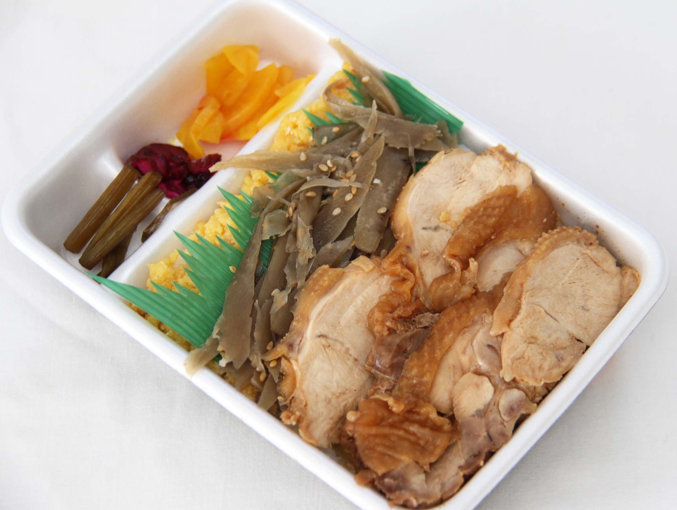 「幻の弁当」も！酉年の鳥弁当はうまみタップリ名品ぞろい【第52回駅弁大会実食リポート】