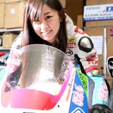 美しすぎる女性ライダー岡崎静夏 時速200kmオーバーの世界で“男と競い合う楽しさ”