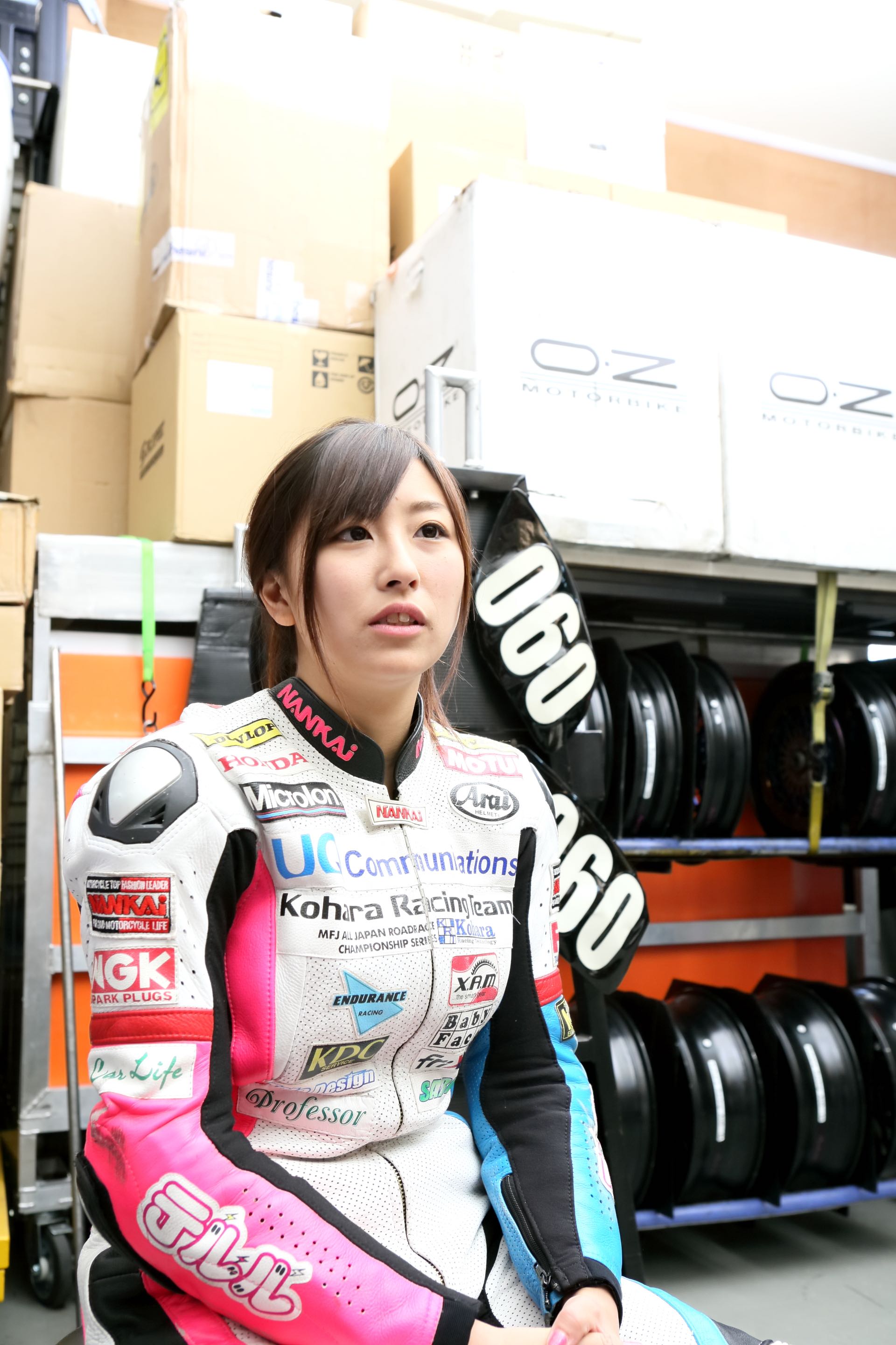 美しすぎる女性ライダー岡崎静夏 時速200kmオーバーの世界で“男と競い合う楽しさ”