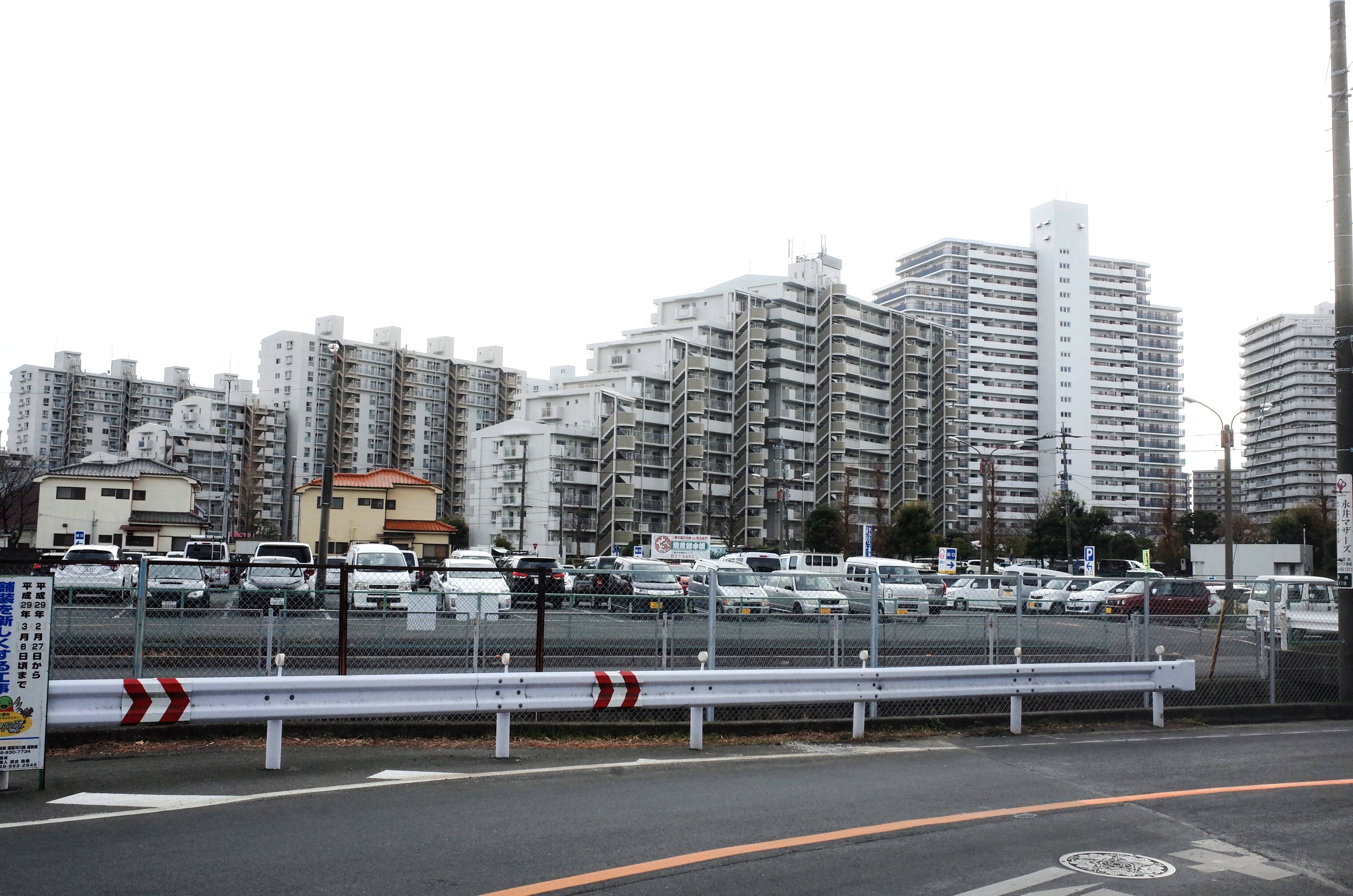 土曜日14時新宿。スタバは20分待ちで大行列。都心の激混み休日がイヤなら新三郷に行きなさい