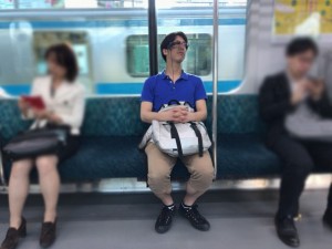 電車での“ながら使用”に最適なウェアラブルガジェットは？　山手線で試してみた