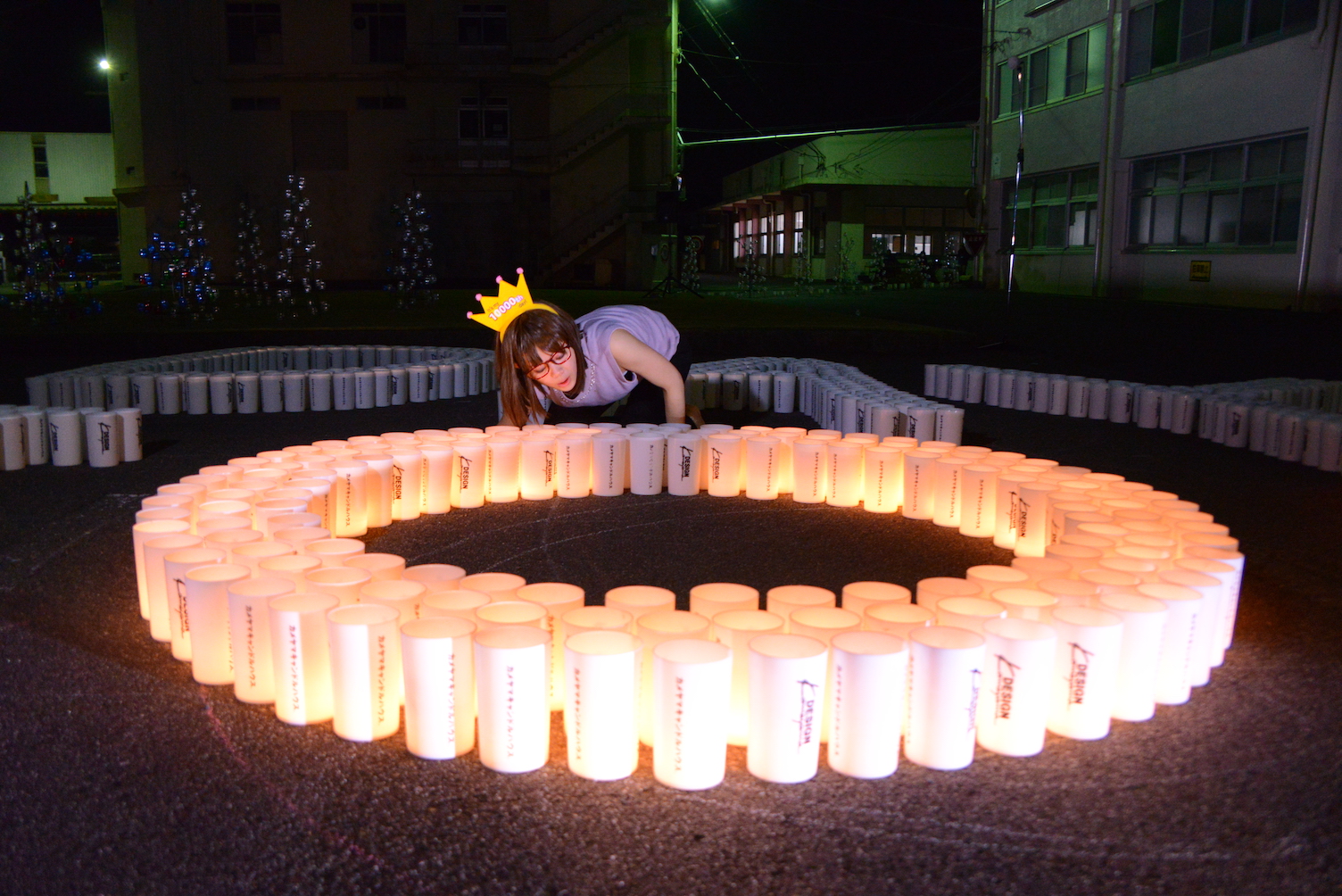 誕生1万日の記念に1万本のろうそくを吹き消す。Twitterをきっかけに夢が実現した27歳女性の”今っぽさ”