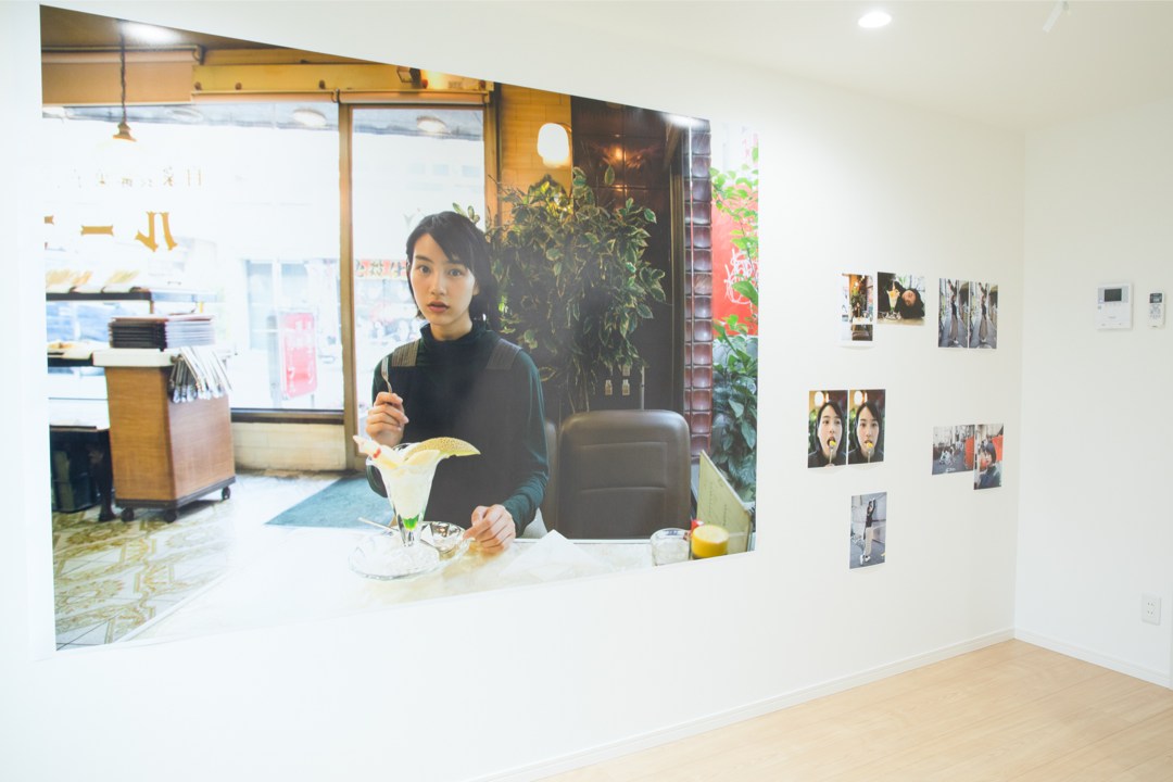 のん×藤代冥砂「いまの若者たちにとってもっともリアルな空間」新築アパート写真展リポート