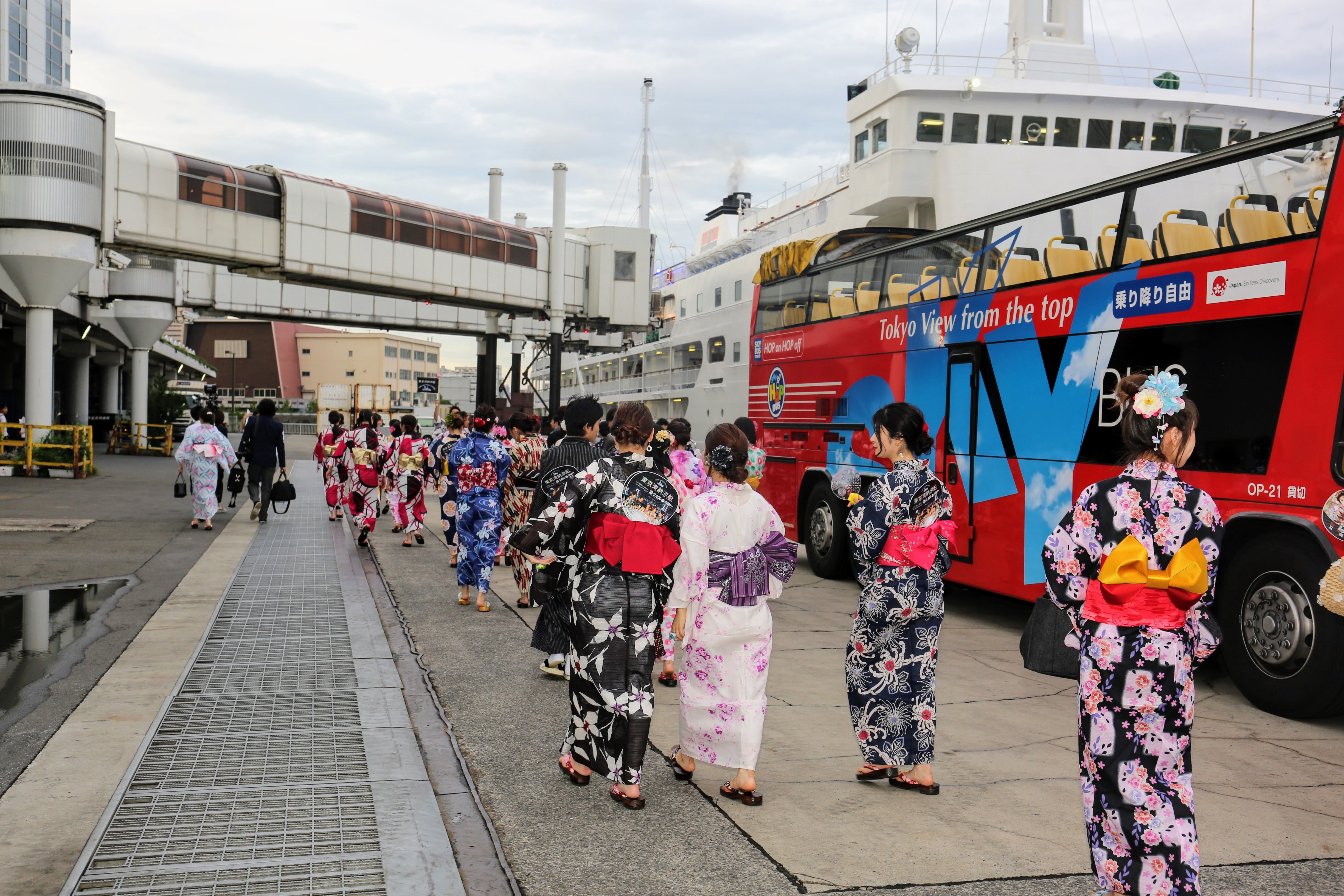 東京湾納涼船「素人ゆかた美女」51連発――芝浦の港に和装女子が集まる季節がやってきた！