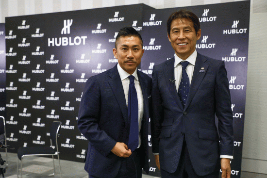 前園真聖氏（左）と西野朗氏