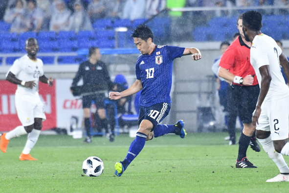 本田圭佑は中村俊輔になれるのか？ サッカー日本代表の浮沈を左右する本田の立ち振舞い