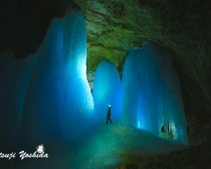 世界最大の氷の洞窟群