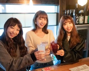 日本酒の宝庫！ “裏十四代”や絶品の熱燗も楽しめるオシャレな立飲み屋