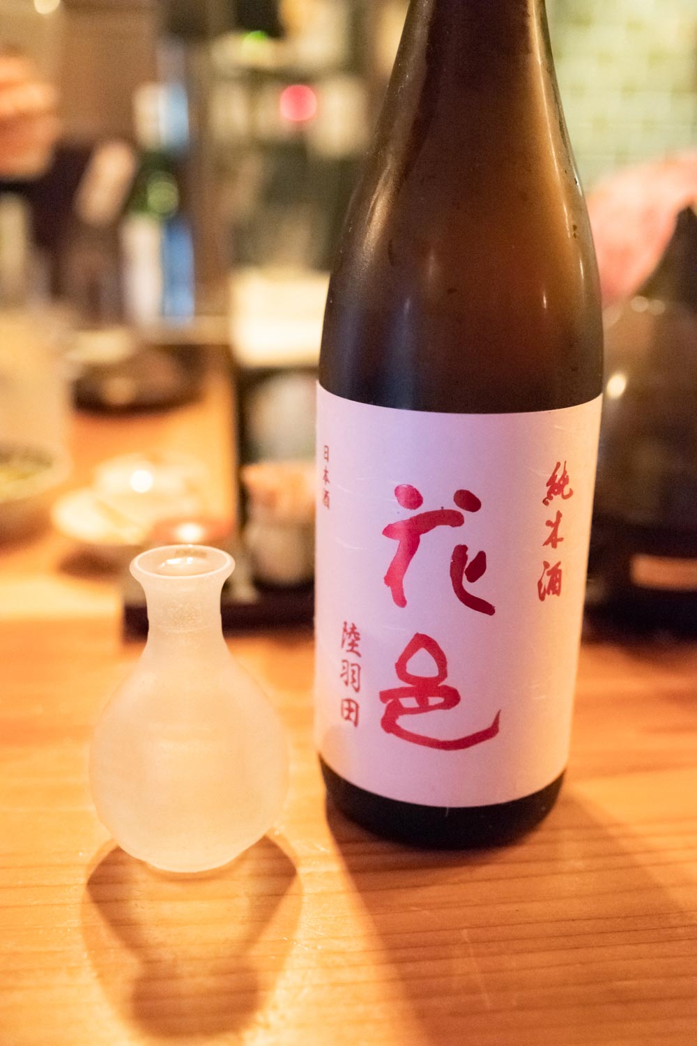 日本酒の宝庫！ “裏十四代”や絶品の熱燗も楽しめるオシャレな立飲み屋