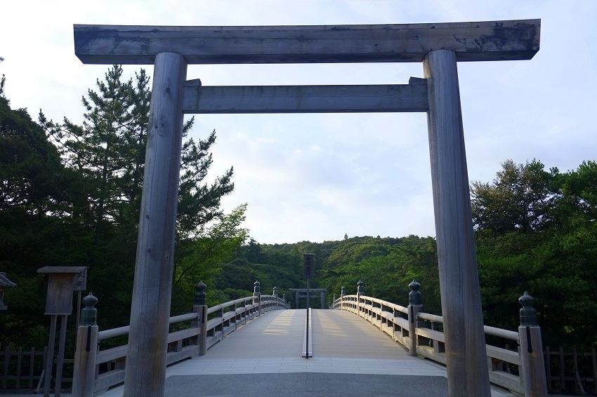 伊勢神宮・内宮の鳥居（縮小）