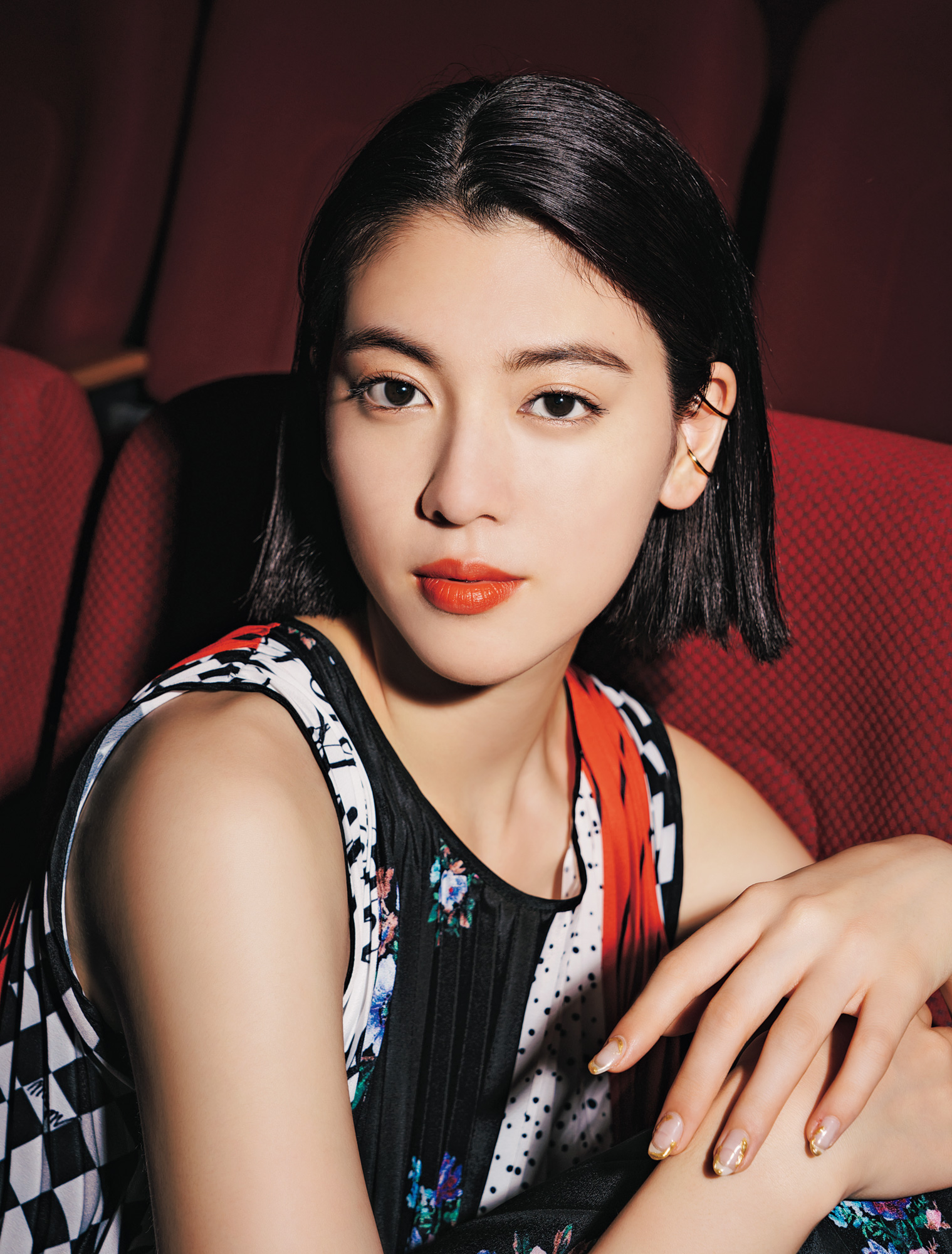 三吉彩花