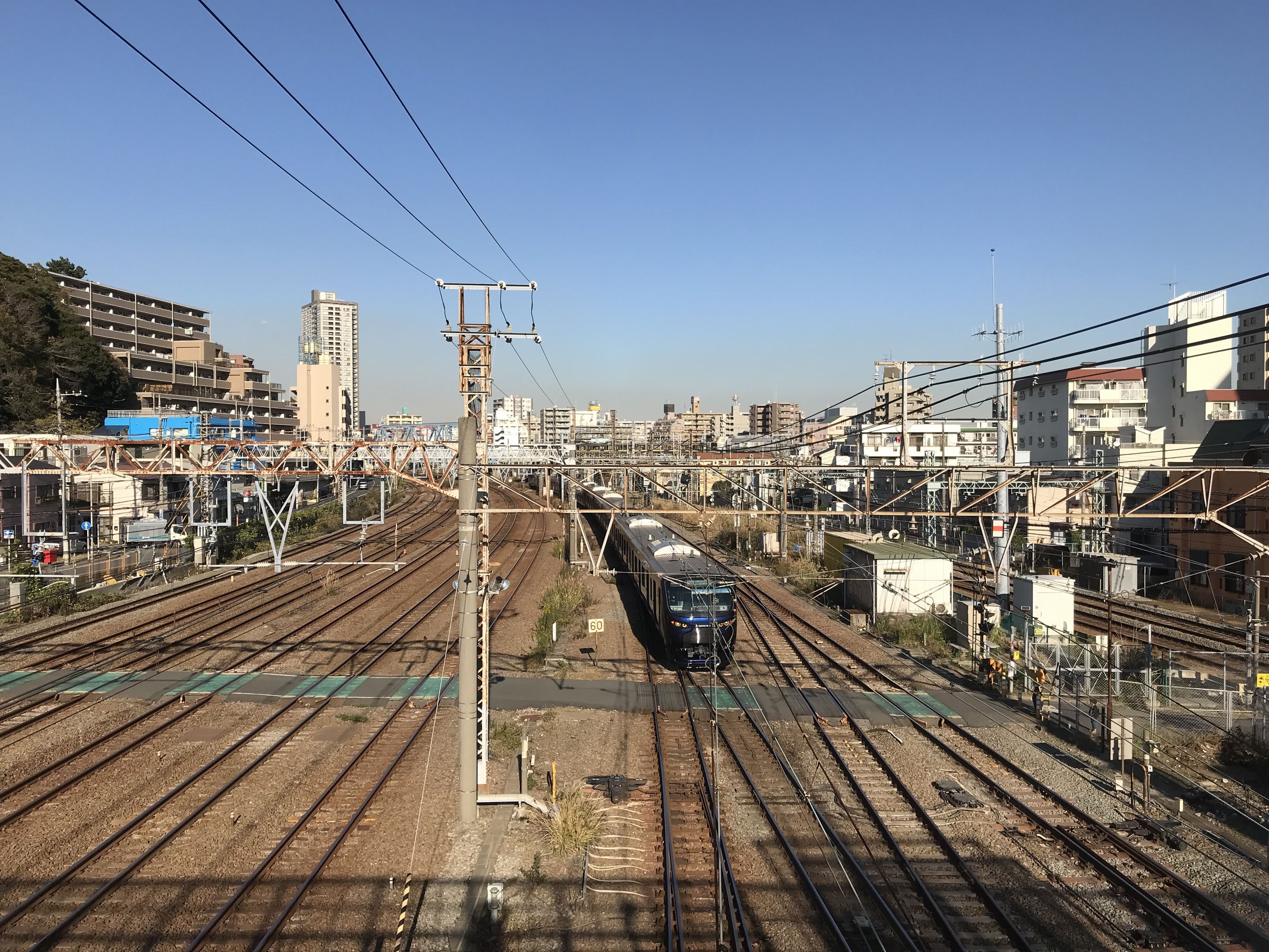 渡るのに時間がかかりそうな花月園踏切