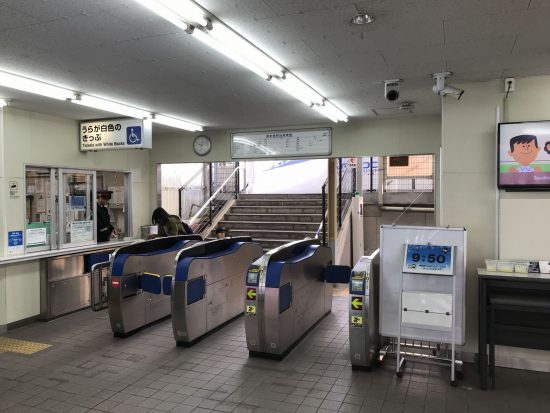 普通の在来線の駅と変わらない博多南駅の改札口