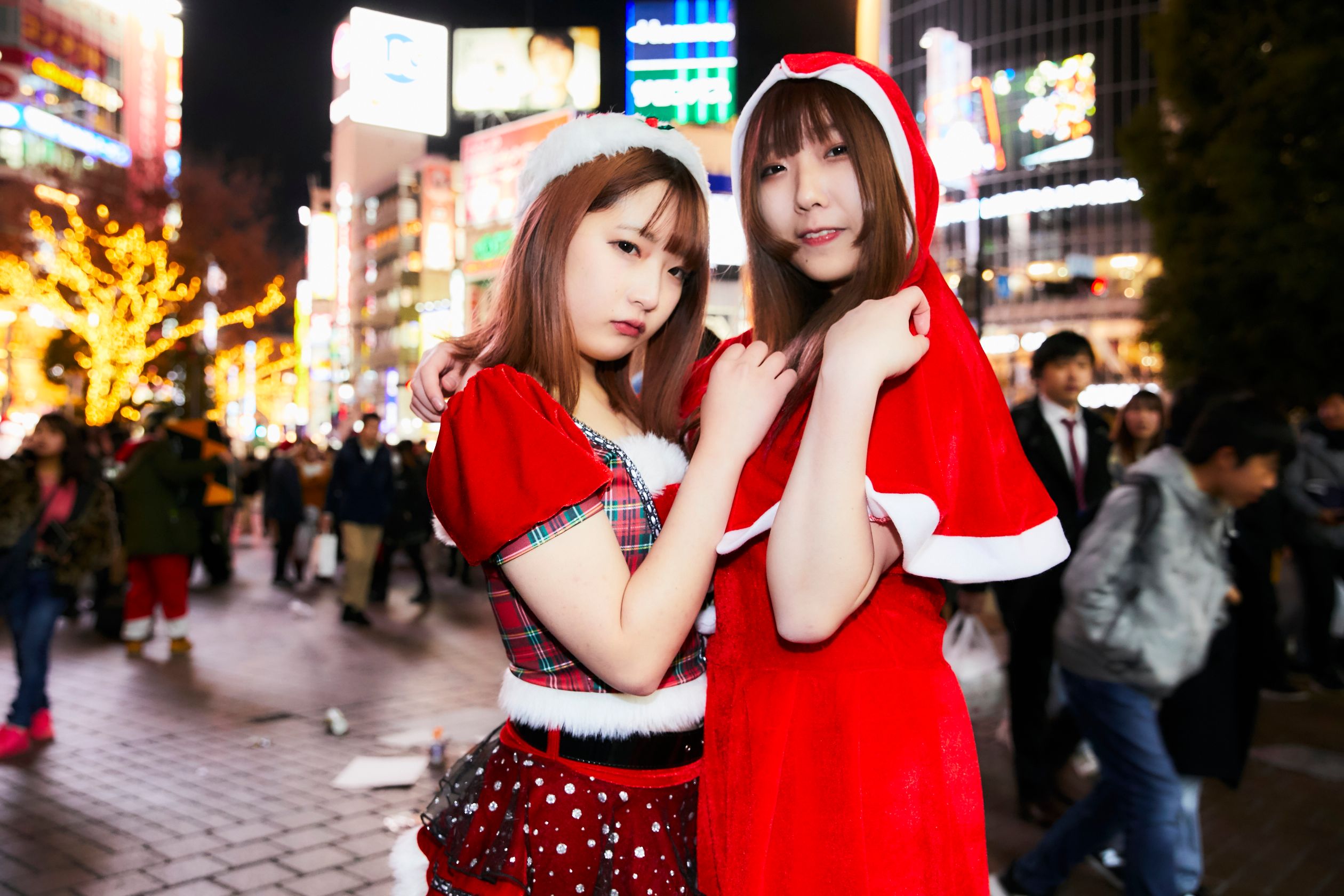 クリスマスイブの街角美女たち