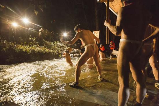 蘇民祭の最初に行う「夏参り」