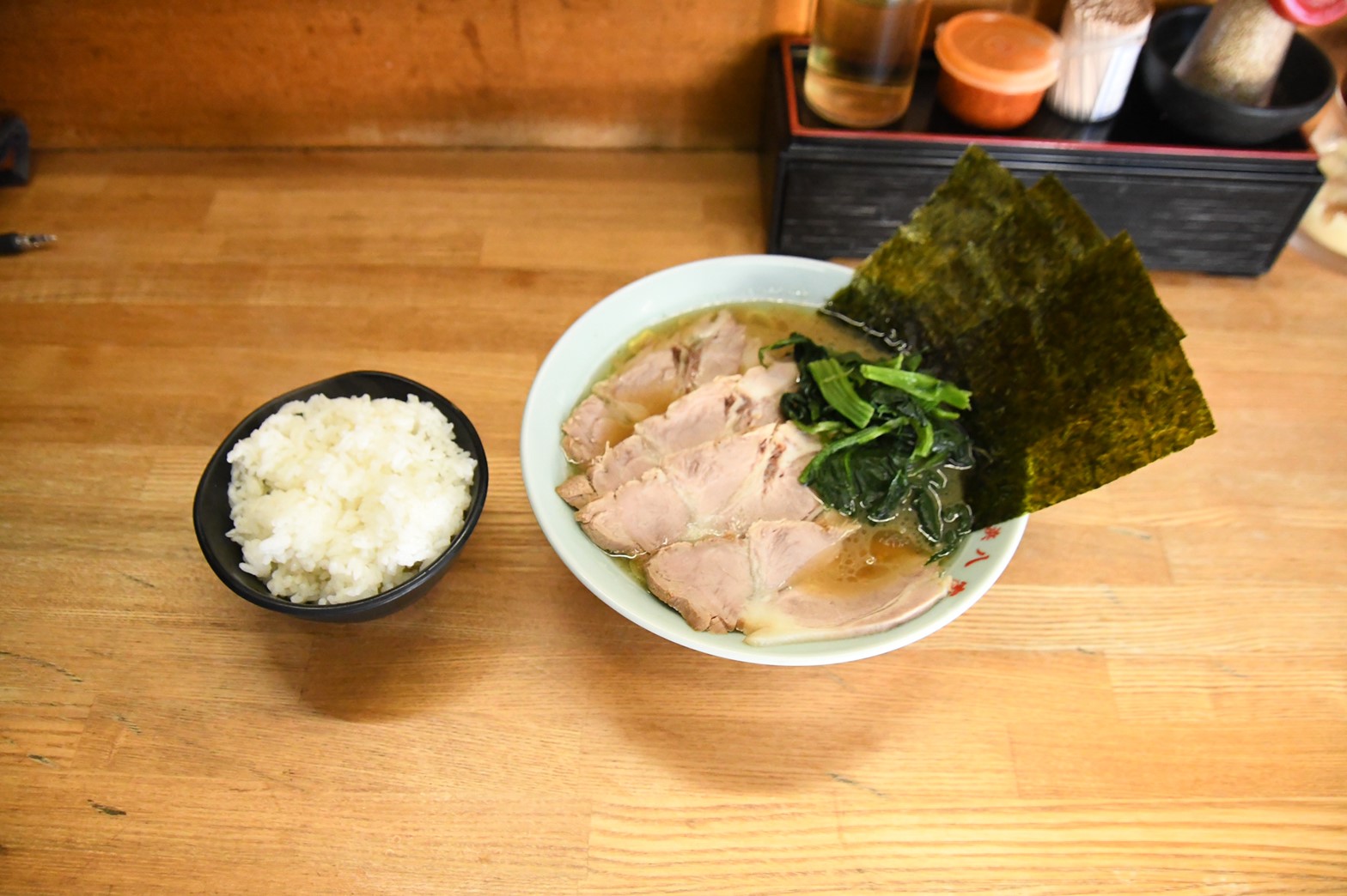 チャーシュー麺とサービスの半ライス