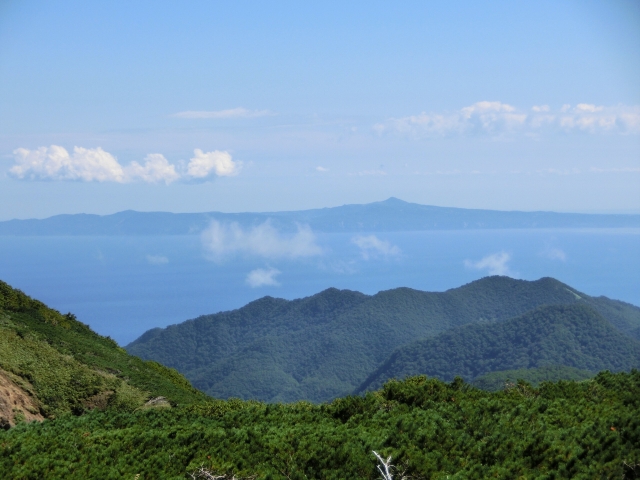 知床峠から国後島