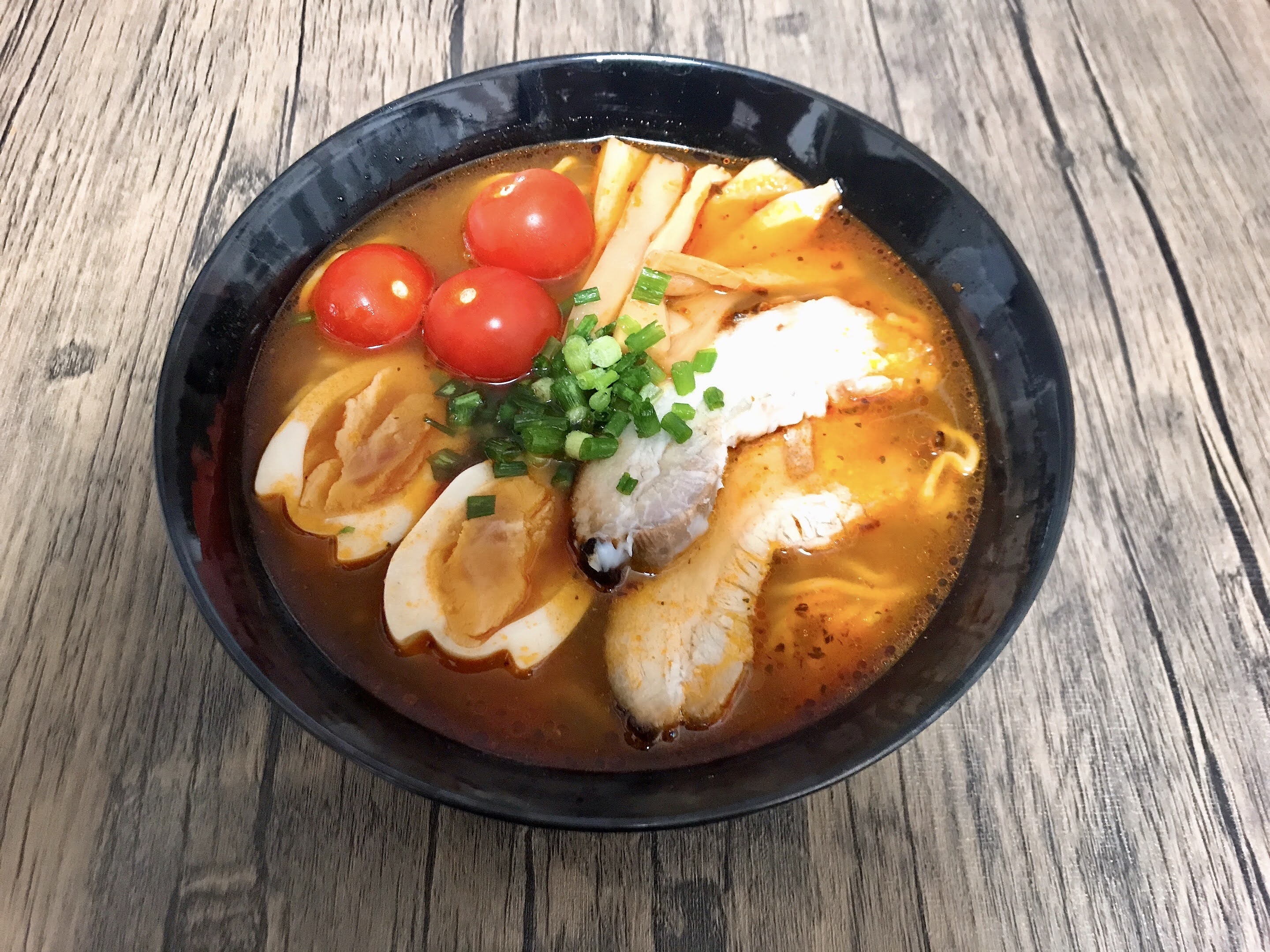 シシリアンルージュのトマトラーメン