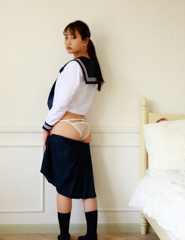 『永尾まりや「大人な制服」SPA! グラビアン魂デジタル写真集』より