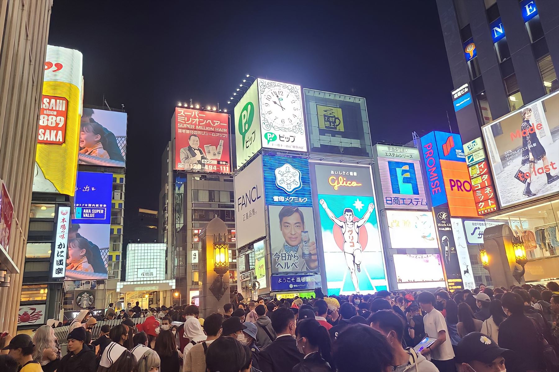 午後10時の大阪道頓堀