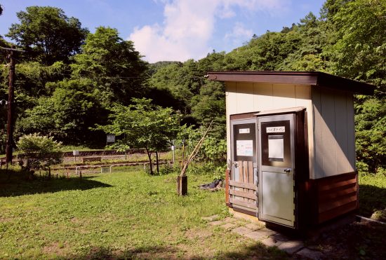 駅前にあるバイオトイレ