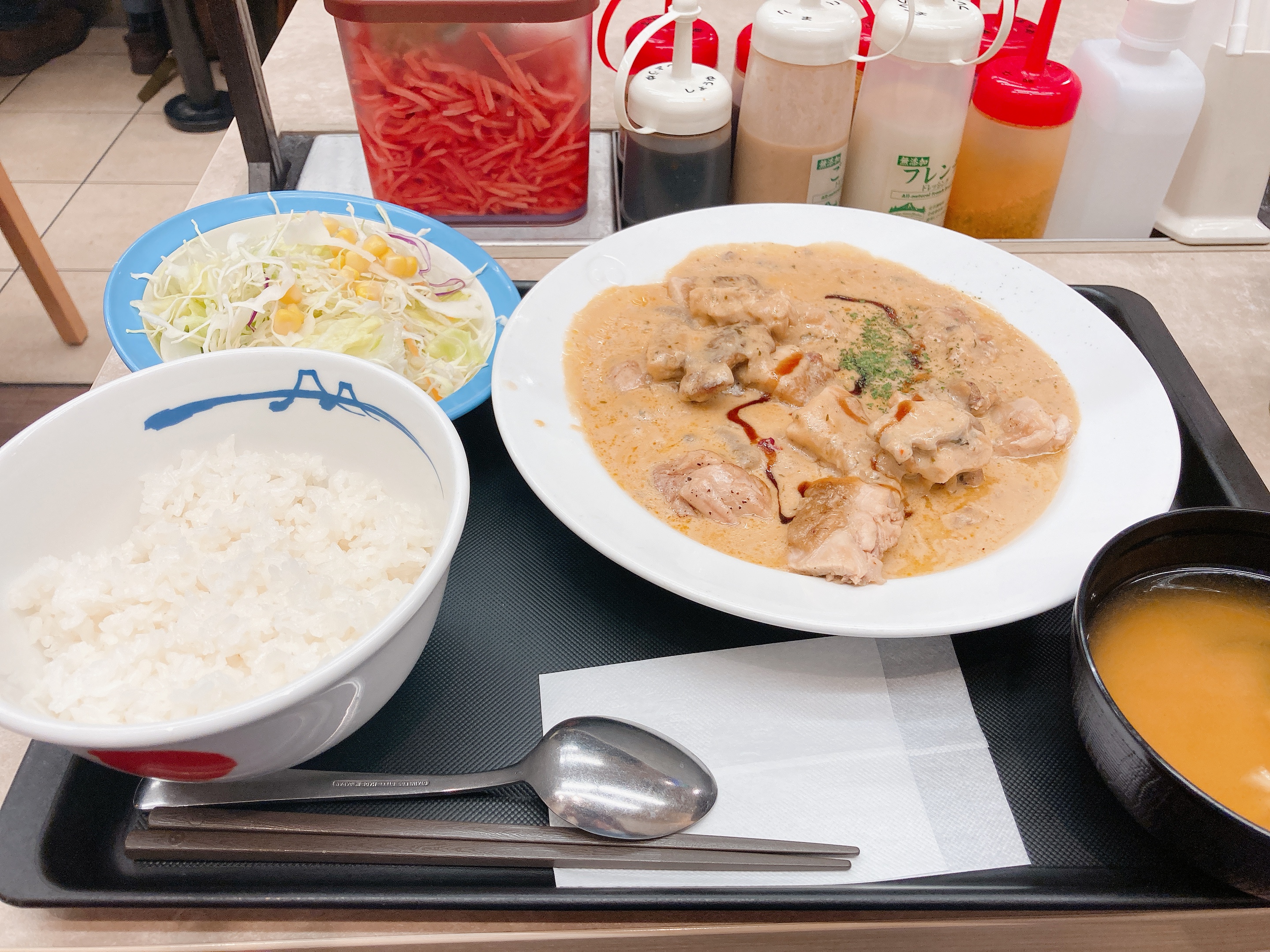 濃厚オマール海老ソースのチキンフリカッセ定食