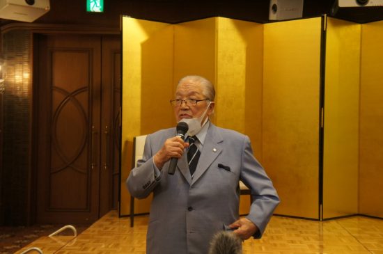 8月17日に横浜市内で開かれた決起集会で、山中氏への支持を呼び掛ける藤木幸夫会長