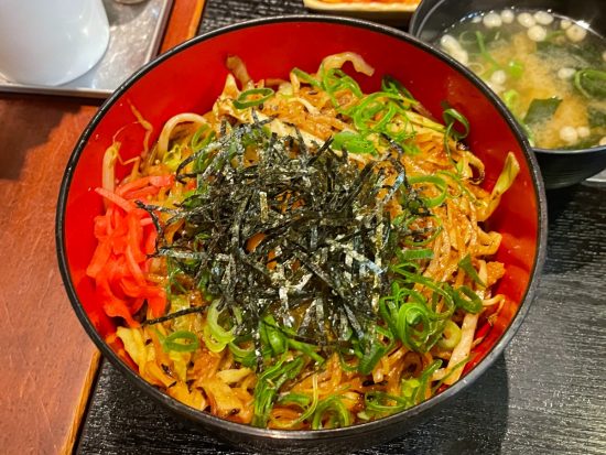 富士宮・鉄板焼ちゃん富士宮駅前店「焼そば丼」