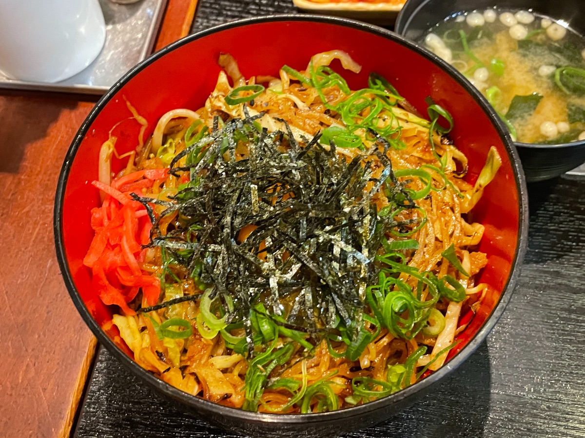 富士宮・鉄板焼ちゃん富士宮駅前店「焼そば丼」