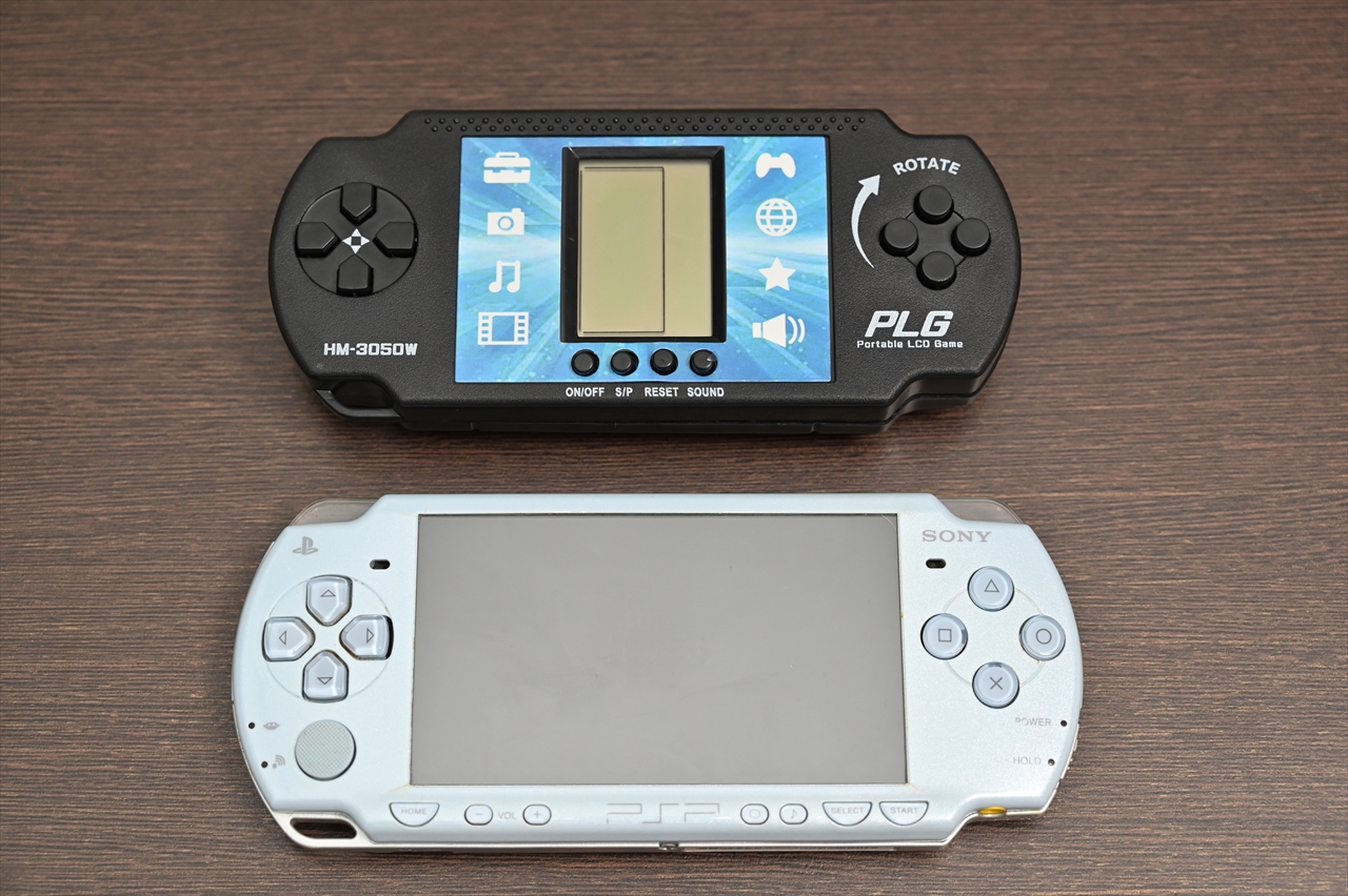 ダイソーの330円ゲーム機本体を分解、類似元のPSPと比べてみた――2022年 