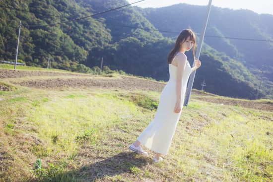 江籠裕奈1st写真集「わがままな可愛さ」』アザ―カット③