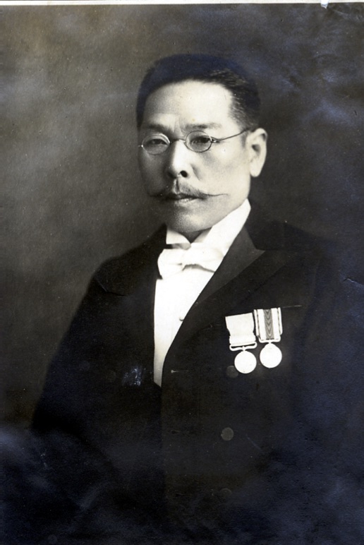 上山英一郎氏