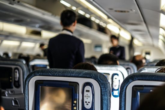 飛行機機内のイメージ