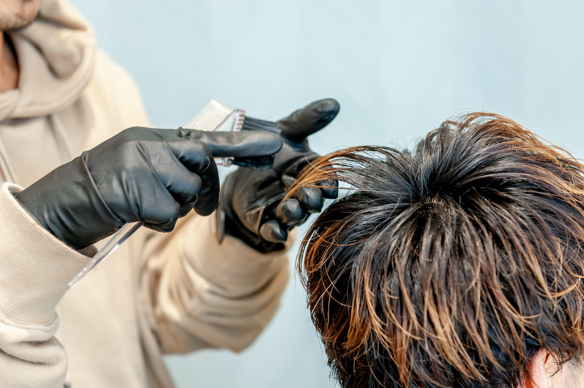 美容室でのヘアカラーリング