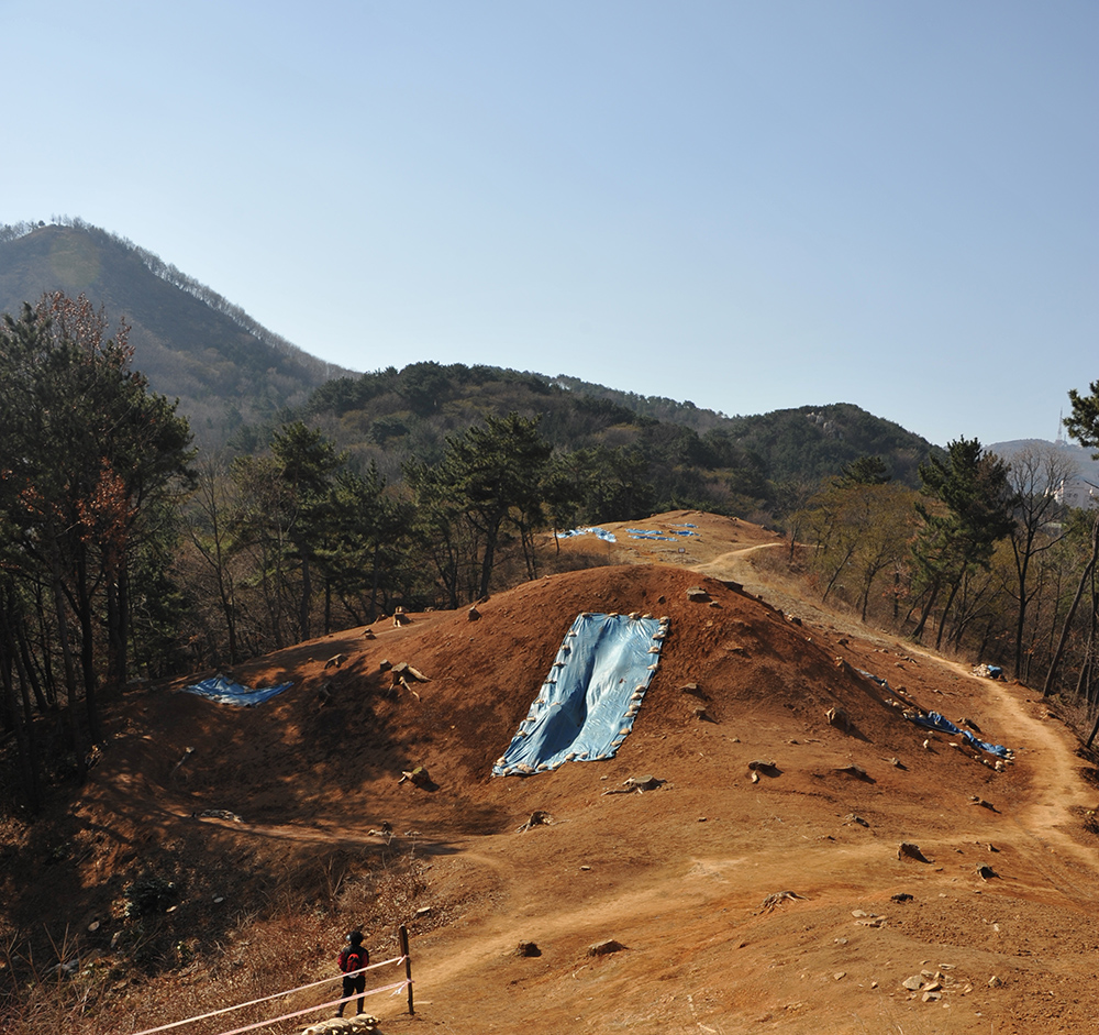 蓮山洞古墳群（発掘調査中の風景、今は公園になっている）